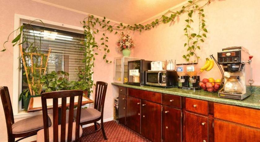 Americas Best Value Inn Heflin Buitenkant foto